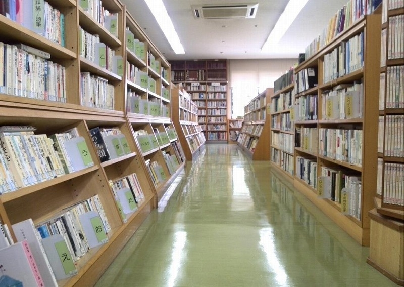 人吉市図書館内の写真