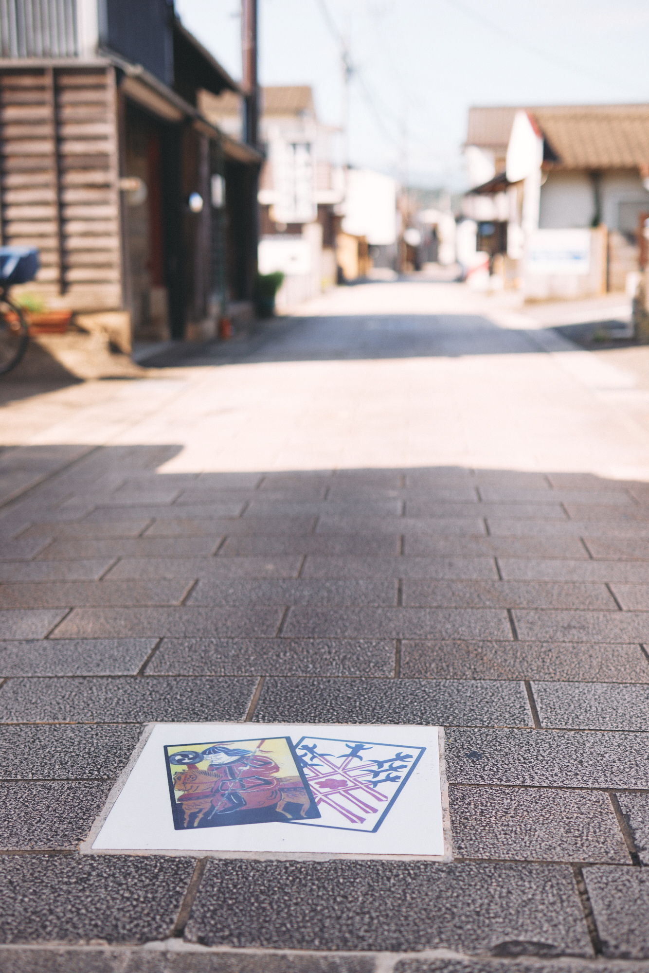 石田畳に施されたうんすんかるた画像 Unsung karuta on stone pavement